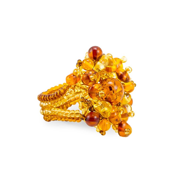 Кольцо из янтаря 50685-aw Очень красивое кольцо из янтаря медового цвета станет неотразимым подарком для современной женщины.
