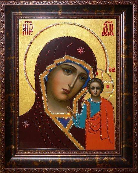 Икона Swarovski &quot;Казанская Божья матерь 2 (темная)&quot; IK-057 Икона может стать не только украшением дома, но и презентабельным подарком, а так же подчеркнуть его оригинальность.