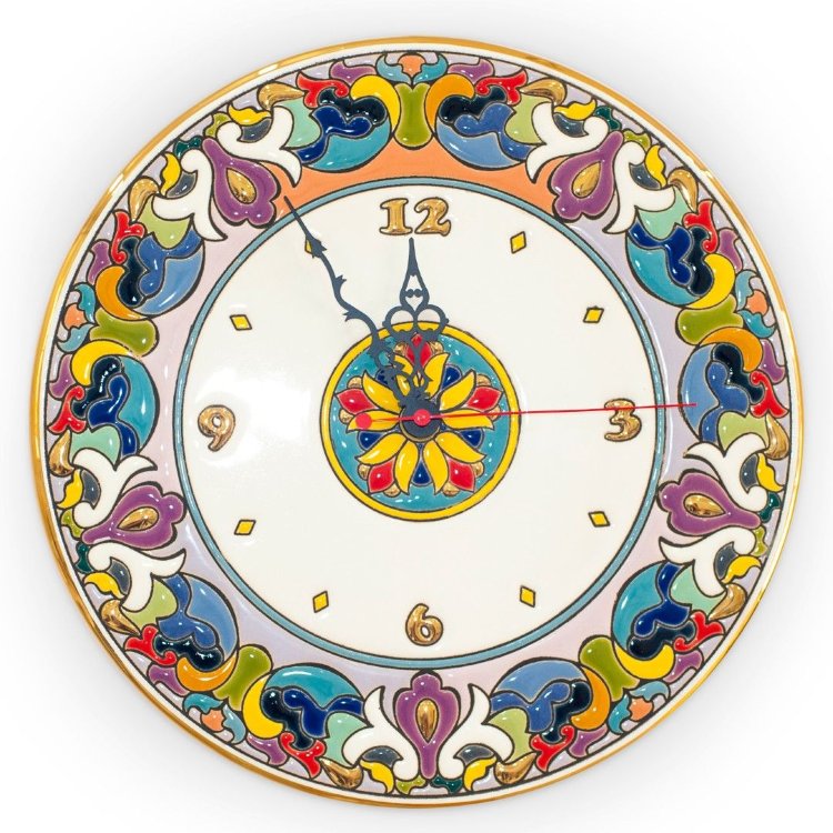 Керамические настенные часы ручной работы Ч-3009 Часы сделаны из натуральных материалов природного происхождения, а именно керамики. Натуральные краски и 24-х каратное золото. Отличный подарок к любому событию!