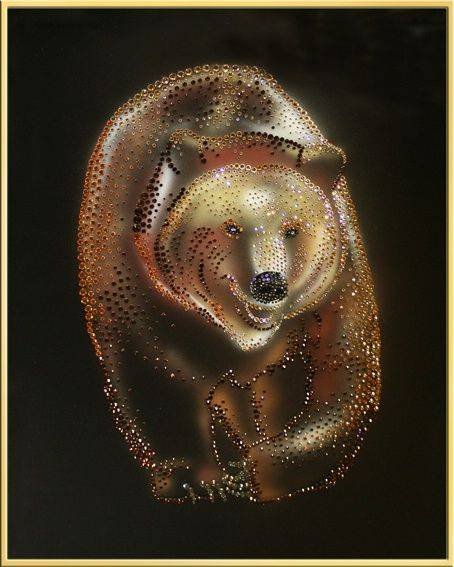 Картина Swarovski &quot;Медведь&quot; M-053 Картина будет шикарным подарком на любой праздник, станет гордостью своего владельца, главной темой интерьера, жемчужиной коллекции.
