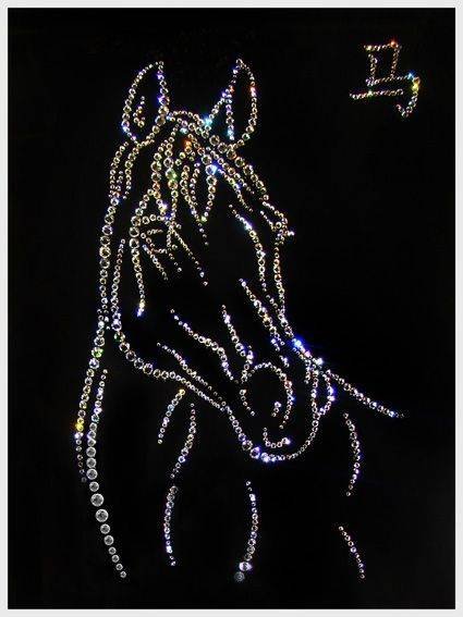 Картина Swarovski &quot;Символ года - лошадь&quot; S-113 Картина, выполненная вручную, представляет собой настоящее произведение искусства, которое оценят даже искушенные ценители прекрасного.